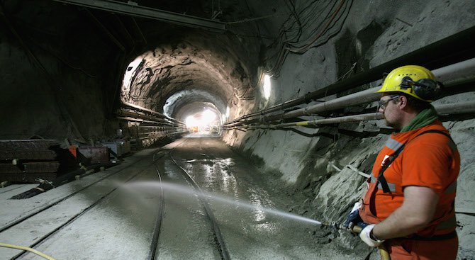 Швейцария поставя нов рекорд в строенето на тунели