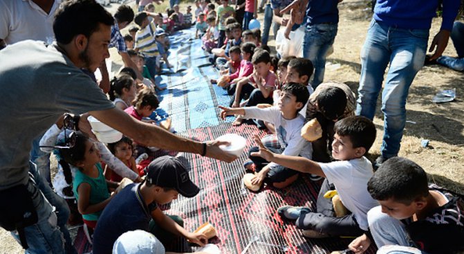 1700 бежанци в Турция искат да преминат през границата към България