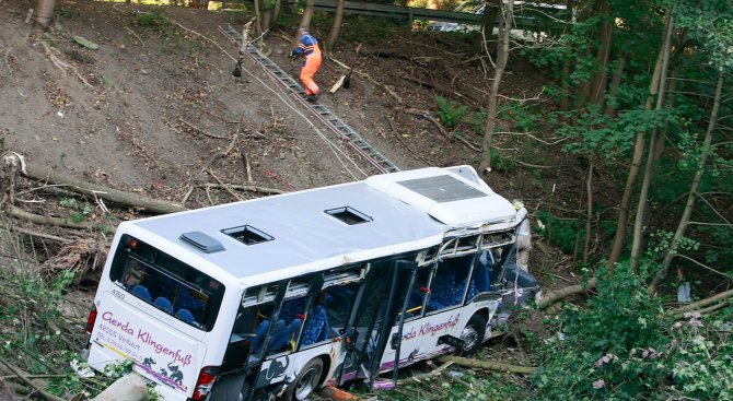 Автобус с български работници катастрофира в Германия, пострадали са 34 души