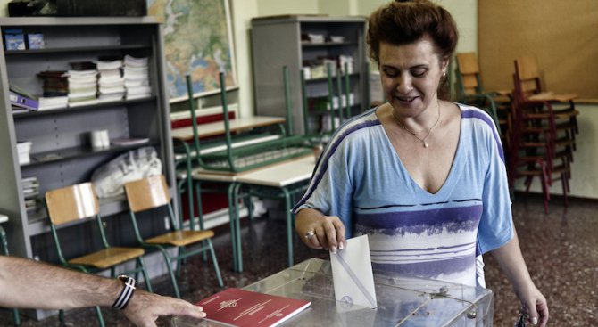 Гърците отново пред урните днес, избират парламент (обновена+галерия)