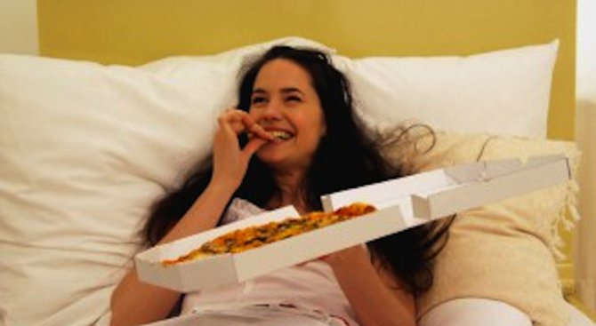 Какво става с тялото ви, ако цяла седмица ядете пица и лежите