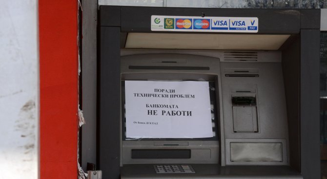 Крадци изтръгнаха банкомат от банков клон в София