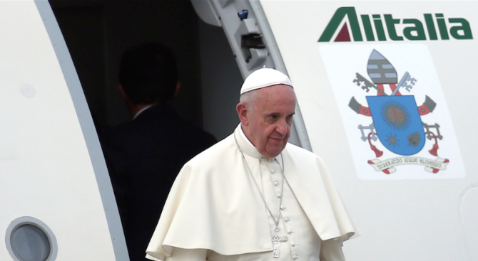 Папа Франциск: Светът в момента изпитва глад за мир (видео+галерия)