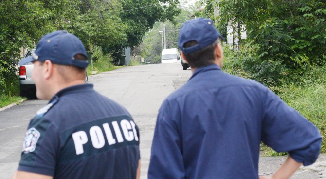 Полицаи припаднаха пред РУП - Асеновград, притеснили се, че ще арестуват и тях (обновена)
