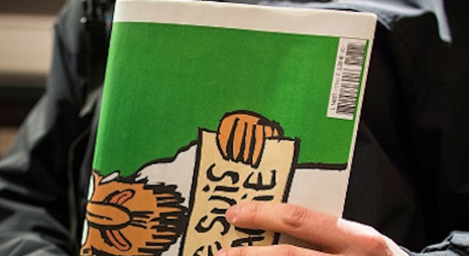 &quot;Шарли Ебдо&quot; шокира света с карикатури на мъртвия Айлян (снимки)