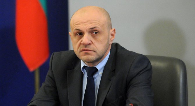Томислав Дончев: Проверките по бензиностанциите дадоха своя резултат