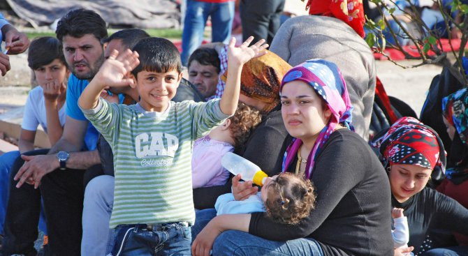 Турските власти задържаха 2 000 бежанци от Сирия край Одрин (снимки)