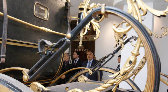 „Златната каляска” на Мария Антоанета смая Борисов. Да се гордеем с културата си, призова той (снимк