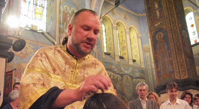 Отец Боян Саръев: В Родопите сме като изоставени от управляващите сираци