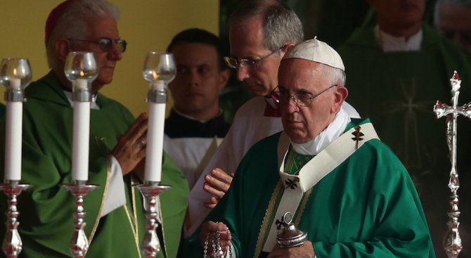 Папа Франциск отслужи меса на Площада на Революцията в Хавана (видео)