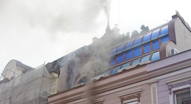 Пожар избухна в сграда в центъра на Пловдив