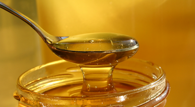 Политическа сила в Шумен раздаде бурканчета с мед