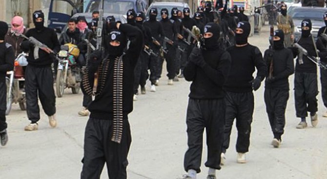 Терористи масово напускат &quot;Ислямска държава&quot;, орязали им заплатите