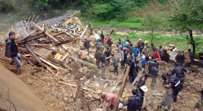 Жертвите на свлачището в Гватемала станаха 131