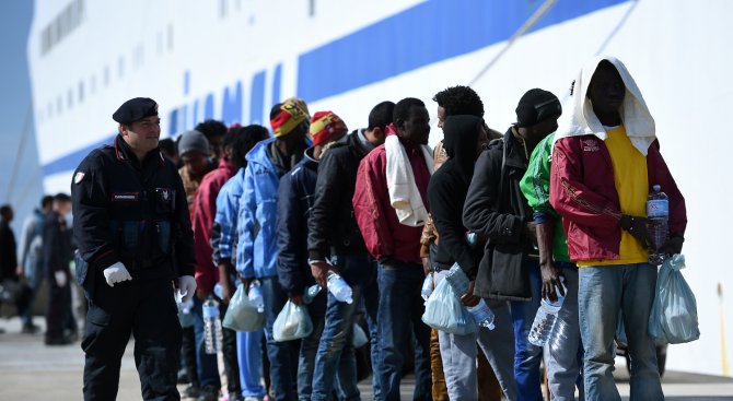 Над 1800 мигранти бяха спасени край Либия