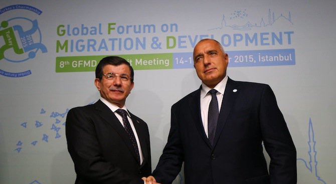 Борисов и Давутоглу обсъдиха миграционната криза на форум в Истанбул (снимки+видео)