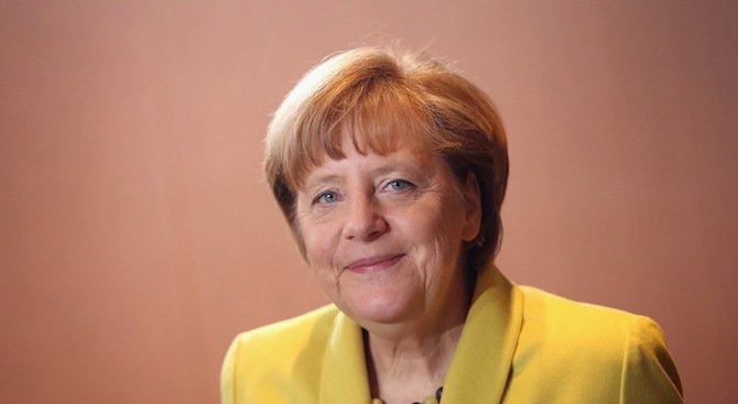 Меркел приветства плана на Обама за забавяне на военното изтегляне от Афганистан