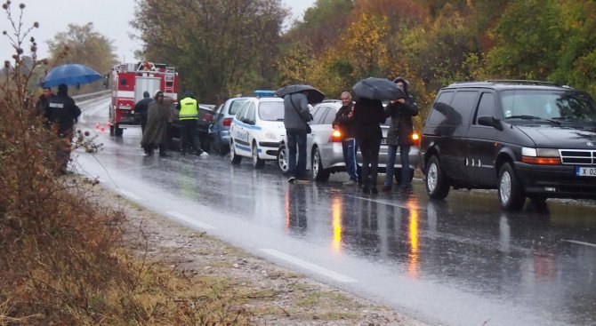 Водач се удари в камион в Стражишко и загина
