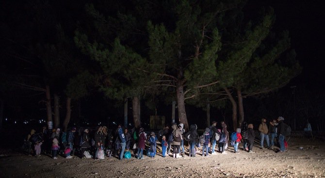 Адвокат: Българите са като бежанците, при първа възможност си хващат багажа и бягат от тук