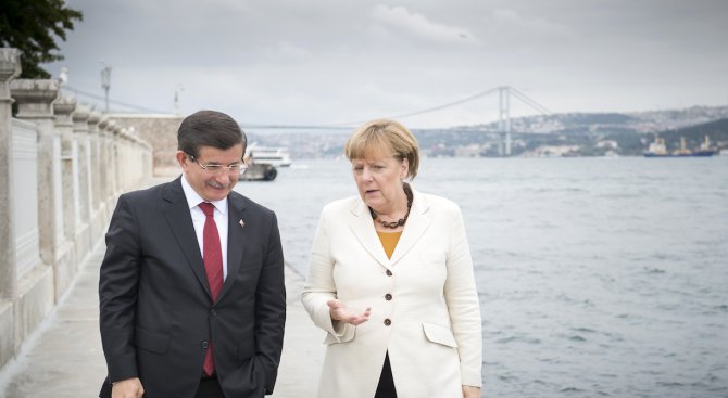 В. Ню Йорк таймс: Ангела Меркел отчаяно търси изход от бежанската криза в Турция