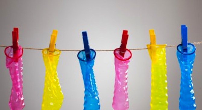 Цветни презервативи за качествен секс