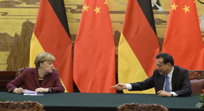 Китайски компании поръчаха &quot;Еърбъс&quot;-и за $17 млрд. при визитата на Меркел в Пекин (снимки)