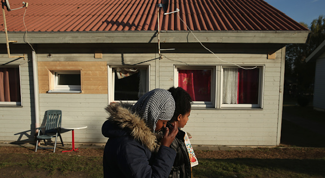 Мигранти отказаха да слязат от автобус в Швеция, не харесвали къщите за настаняване