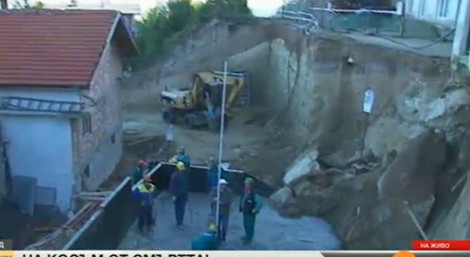 Наливат бетон в свлачището в Асеновград