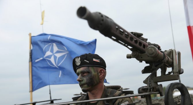 НАТО обмисляла да засили военното си присъствие до руските граници