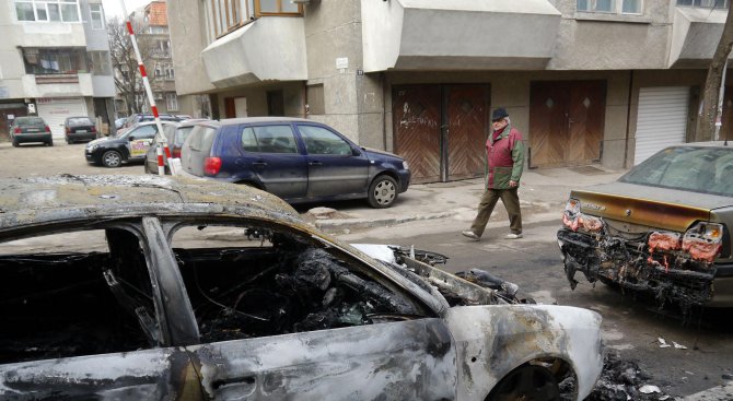 Кола изгоря в Пловдив