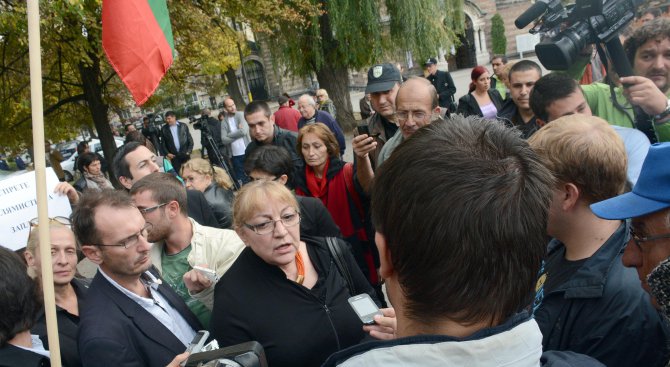 Магдалена Ташева в спор с актьорите, набедени от &quot;Атака&quot;, че са нападнали Сидеров (видео)