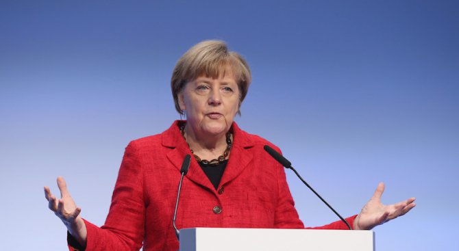 Меркел призова за единен отговор на ЕС на миграцията (галерия)