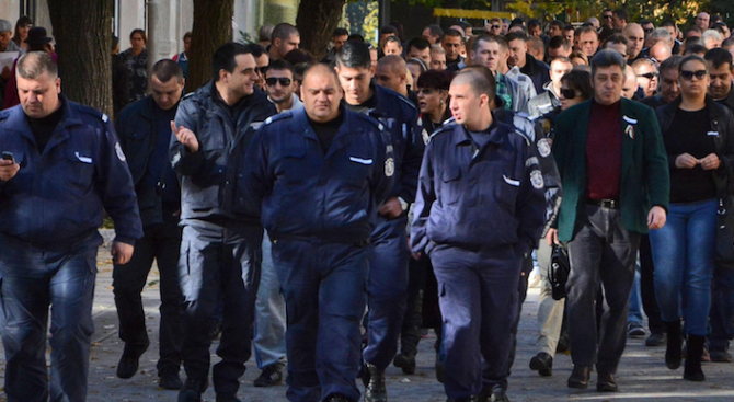 Пловдивски полицаи пишат обяснения за протеста