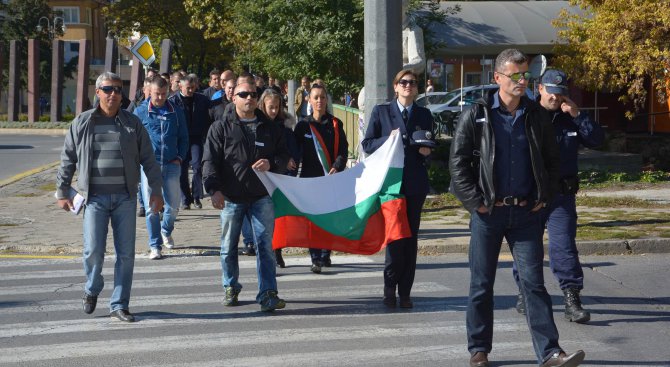 Сливенски полицаи отново затрудниха свободното придвижване (снимки)