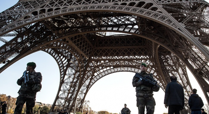Двайсетина от загиналите в Париж са чужденци