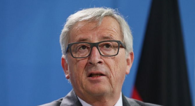 Европейската комисия: Терорът в Париж не заплашва Шенген