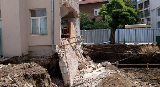 Ясни са виновните за рухналата гимназия в Казанлък