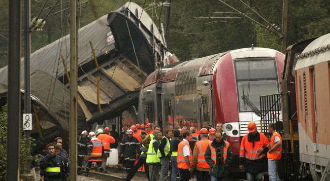 Скоростен влак дерайлира във Франция, загинали са 5 души