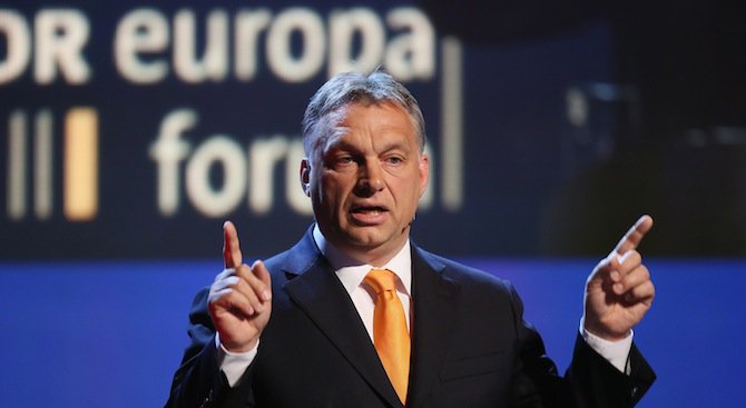 Виктор Орбан подозира, че мигрантската криза е част от заговор на левицата