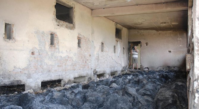 150 бали слама изгоряха при пожар в село Обединение