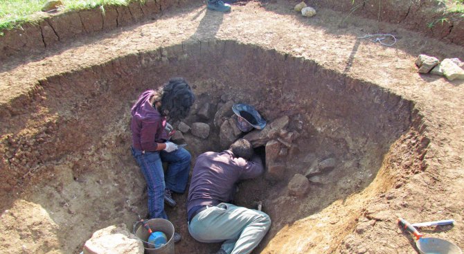 Археолози ще проучват крепост и християнска базилика край Бузовград