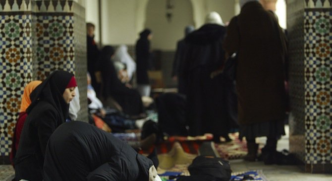 Франция ще затваря джамии