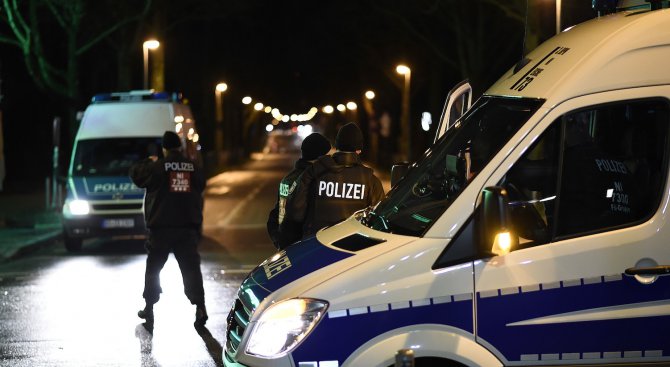 Германската полиция не е открила експлозиви край стадиона в Хановер