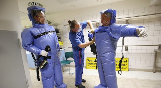 Защитни костюми бяха откраднати от болница в Париж