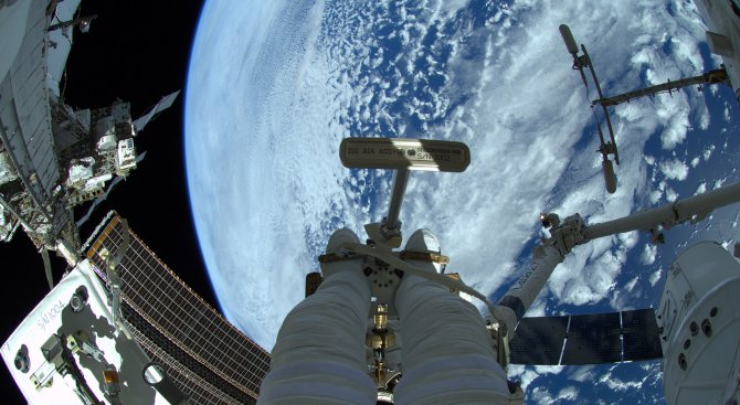 Международната космическа станция с проблеми в захранването