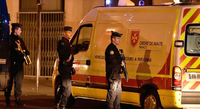 Поне двама от терористите, ударили Париж, са били в Сирия
