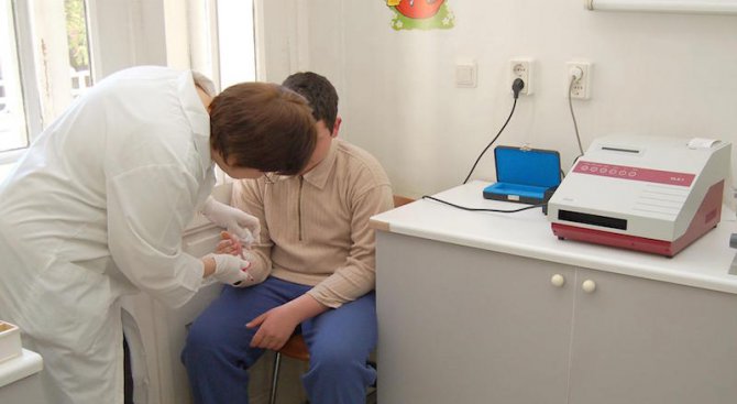 Близо хиляда медицински сестри годишно напускали България