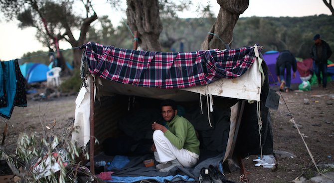ЕК ще отпусне днес три милиарда евро на Турция за бежанците