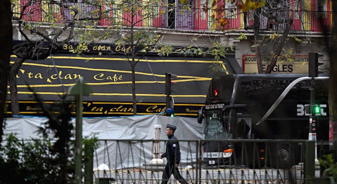 Френски свещеник: Рокфеновете, загинали на концерта в Париж, са сиамски близнаци на терористите