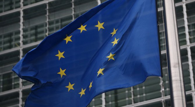 Полша махна знамето на ЕС от правителствените си заседания